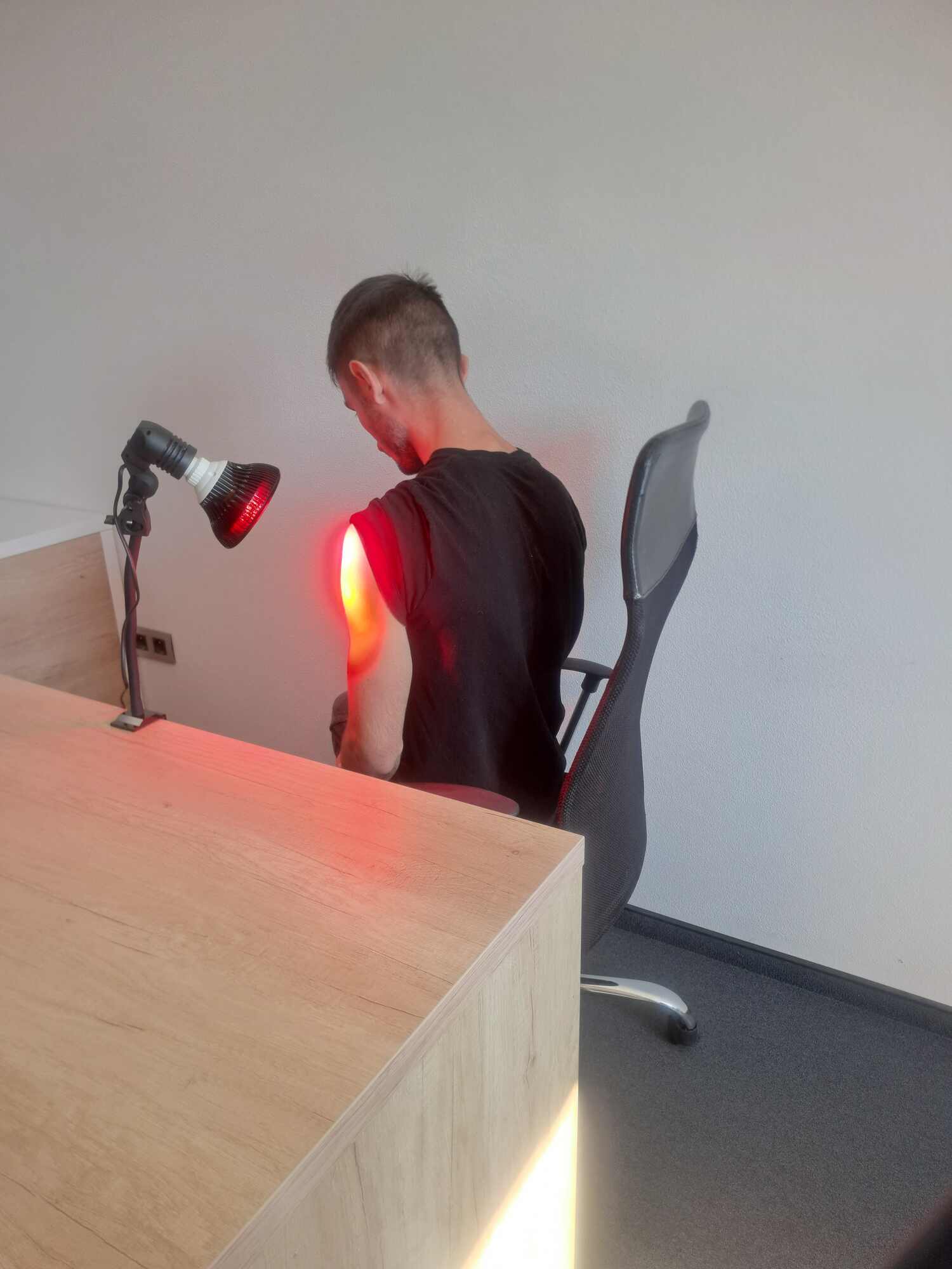 Mitochondriak - red, nir and UV light therapy devices, blue light blocking glasses and indoor lightning solutions